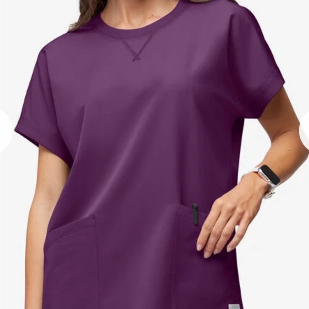 Women’s Resurge Scrub top in Eggplant XL NWT